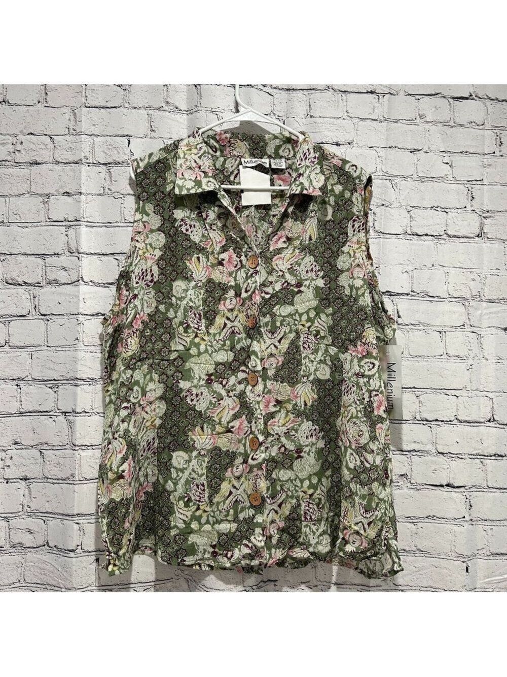 New with tag Ladies Millenium Sleeveless Blouse Size 16